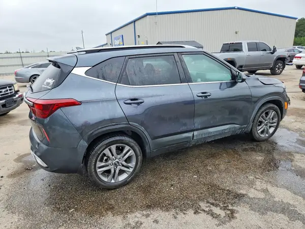 KNDEU2AA3M7108672 — 2021 Kia Seltos, фото 3 с аукциона Copart, Передняя часть
