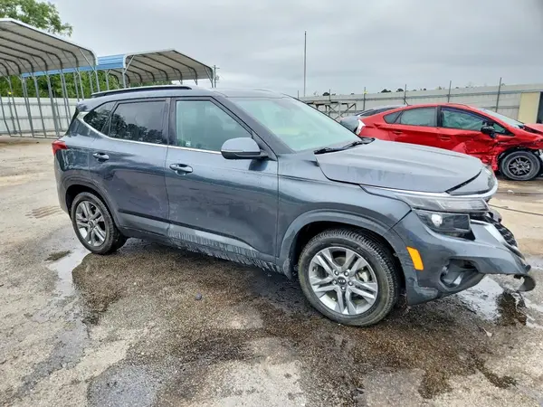 KNDEU2AA3M7108672 — 2021 Kia Seltos, фото 4 с аукциона Copart, Передняя часть