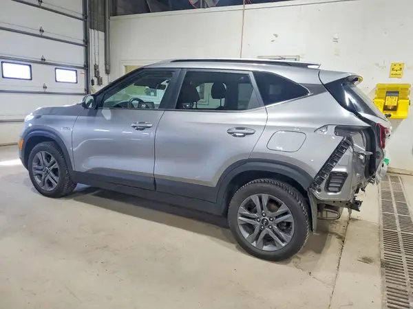KNDEUCAA3M7115451 — 2021 Kia Seltos, фото 2 с аукциона Copart, Задняя часть