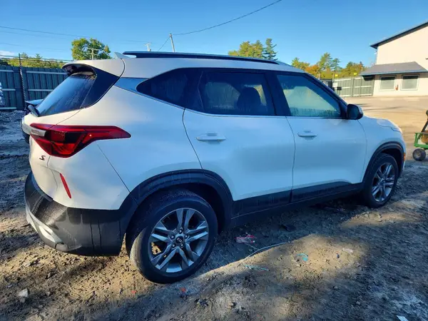 KNDEU2AA3M7107473 — 2021 Kia Seltos, фото 3 с аукциона Copart, Боковая часть