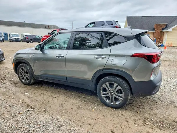 KNDEPCAA3M7217498 — 2021 Kia Seltos, фото 2 с аукциона Copart, Мелкие вмятины и царапины