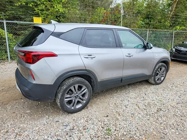KNDEPCAA3M7217498 — 2021 Kia Seltos, фото 3 с аукциона Copart, Мелкие вмятины и царапины