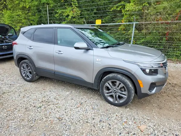 KNDEPCAA3M7217498 — 2021 Kia Seltos, фото 4 с аукциона Copart, Мелкие вмятины и царапины