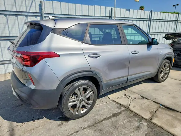 KNDEPCAA2M7047134 — 2021 Kia Seltos, фото 3 с аукциона Copart, Боковая часть