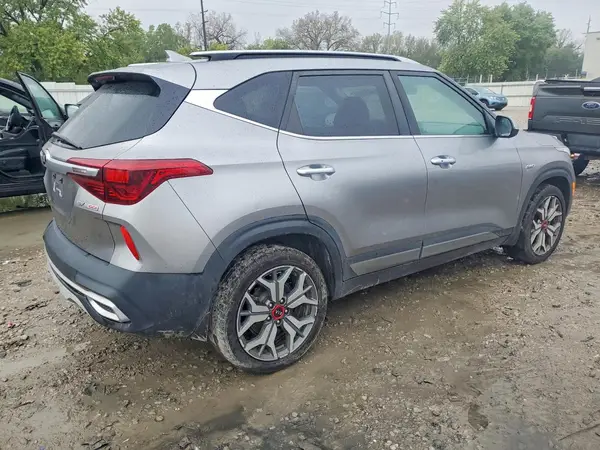 KNDETCA25M7059217 — 2021 Kia Seltos, фото 3 с аукциона Copart 13.10.2026, Передняя часть