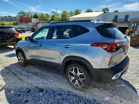 2021 KIA SELTOS VIN KNDERCAA4M7168208 фото 2