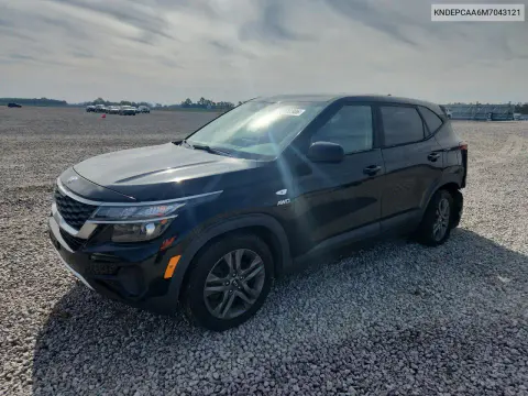 KNDEPCAA6M7043121 — 2021 Kia Seltos, Задняя часть, фото до ремонта