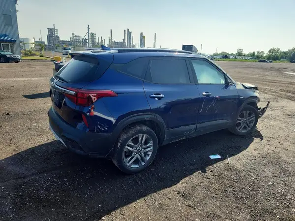 KNDEPCAA9N7239796 — 2022 Kia Seltos, фото 3 с аукциона Copart 06.10.2026, Повреждения со всех сторон