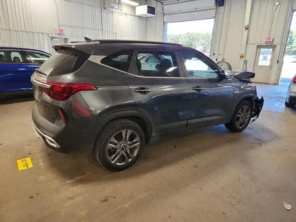 KNDEUCAA8N7279747 — 2022 Kia Seltos, фото 3 с аукциона Copart 13.10.2026, Передняя часть