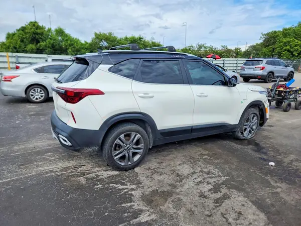 KNDEUCAA9N7251245 — 2022 Kia Seltos, фото 3 с аукциона Copart 05.10.2026, Задняя часть
