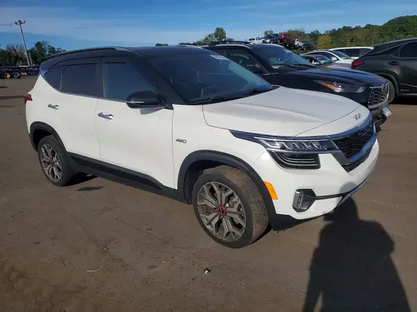 KNDETCA23N7343656 — 2022 Kia Seltos, фото 4 с аукциона Copart 02.10.2026, Боковая часть