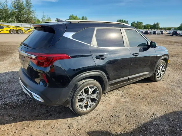 KNDERCAA5P7434436 — 2023 Kia Seltos, фото 3 с аукциона Copart 08.10.2026, Боковая часть