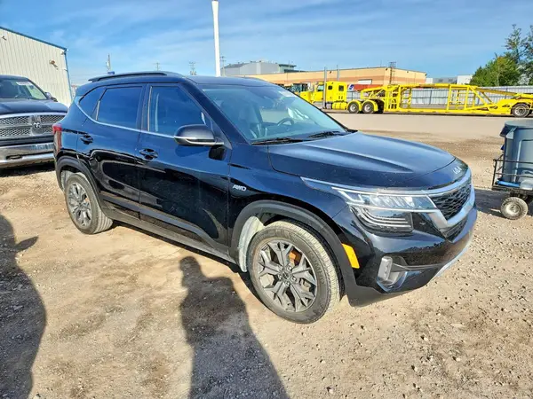KNDERCAA5P7434436 — 2023 Kia Seltos, фото 4 с аукциона Copart 08.10.2026, Боковая часть
