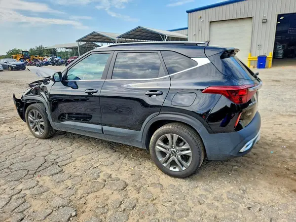 KNDEU2AA4P7428152 — 2023 Kia Seltos, фото 2 с аукциона Copart, Передняя часть