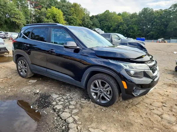 KNDEU2AA4P7428152 — 2023 Kia Seltos, фото 4 с аукциона Copart, Передняя часть