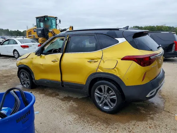 KNDEU2AA2P7399329 — 2023 Kia Seltos, фото 2 с аукциона Copart, Опрокидывание
