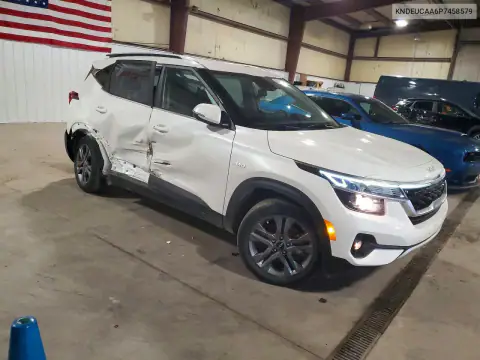 KNDEUCAA6P7458579 — 2023 Kia Seltos, фото 4 с аукциона Copart, Боковая часть