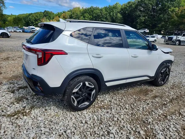 KNDETCA75R7500072 — 2024 Kia Seltos, фото 3 с аукциона Copart, Передняя часть