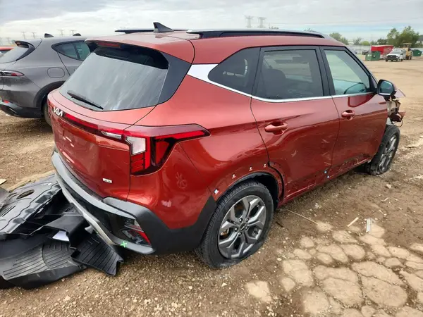 KNDEUCAA0R7561581 — 2024 Kia Seltos, фото 3 с аукциона Copart, Передняя часть