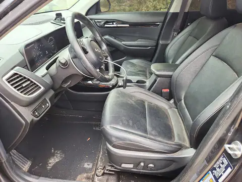 KNDERCAA1R7601782 — 2024 Kia Seltos, фото 7 с аукциона Copart, Передняя часть