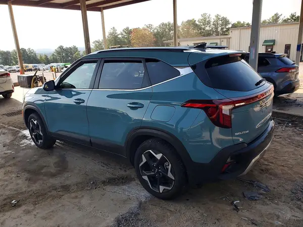 KNDERCAA9S7801623 — 2025 Kia Seltos, фото 2 с аукциона Copart 01.10.2026, Мелкие вмятины и царапины