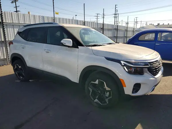 KNDEU2AA3S7823920 — 2025 Kia Seltos, фото 4 с аукциона Copart, Боковая часть