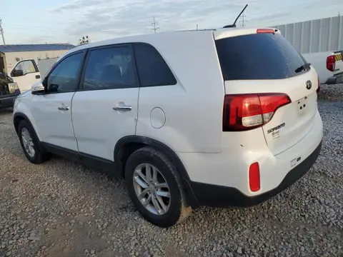 2015 KIA SORENTO LX VIN 5XYKT3A60FG635985 фото 2