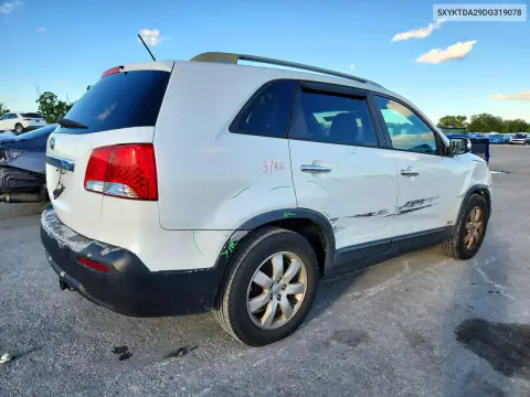 5XYKTDA29DG319078 — 2013 Kia Sorento, фото 3 с аукциона Copart, Передняя часть