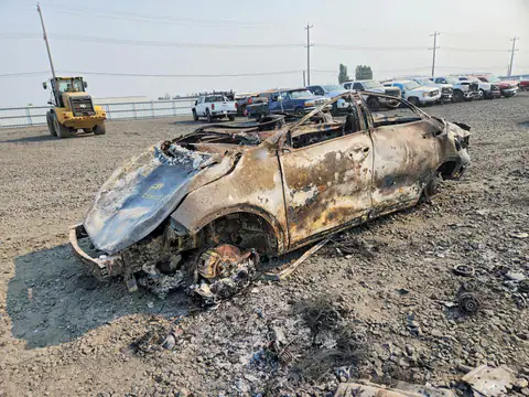 5XYPKDA16GG030857 — 2016 Kia Sorento, Пожар (Burn), фото до ремонта