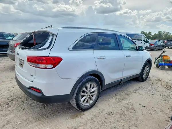 5XYPG4A30GG087204 — 2016 Kia Sorento, фото 3 с аукциона Copart, Задняя часть