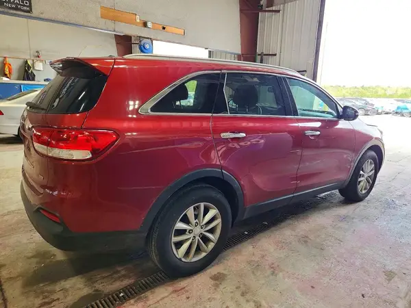 5XYPG4A37GG162836 — 2016 Kia Sorento, фото 3 с аукциона Copart 05.10.2026, Вандализм