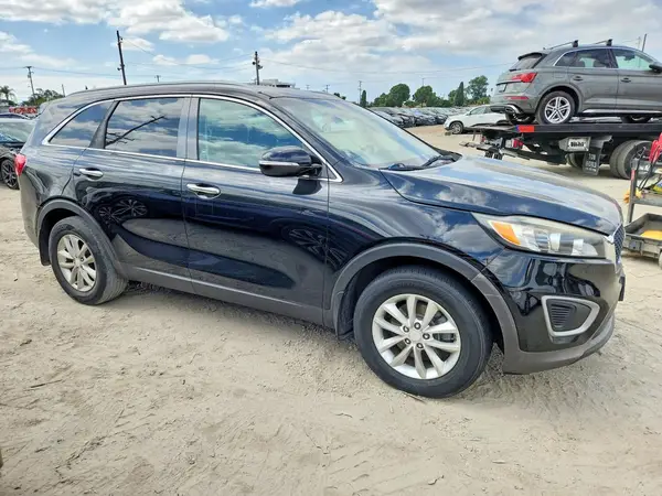5XYPG4A35GG140785 — 2016 Kia Sorento, фото 4 с аукциона Copart 28.09.2026, Мелкие вмятины и царапины