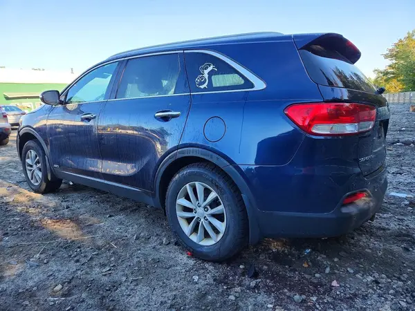 5XYPGDA30GG036916 — 2016 Kia Sorento, фото 2 с аукциона Copart, Боковая часть