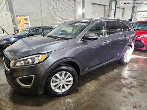 5XYPGDA31GG166574 — 2016 Kia Sorento, Задняя часть, фото до ремонта