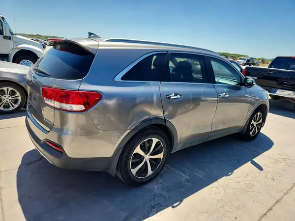 5XYPH4A56HG289142 — 2017 Kia Sorento, фото 3 с аукциона Copart 01.10.2026, Повреждения со всех сторон