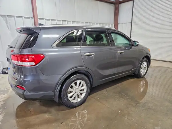 5XYPGDA57HG306968 — 2017 Kia Sorento, фото 3 с аукциона Copart 29.09.2026, Механические повреждения
