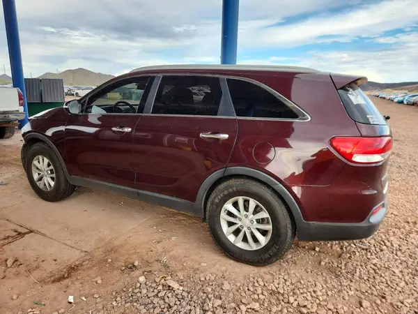 5XYPG4A32HG281492 — 2017 Kia Sorento, фото 2 с аукциона Copart, Передняя часть