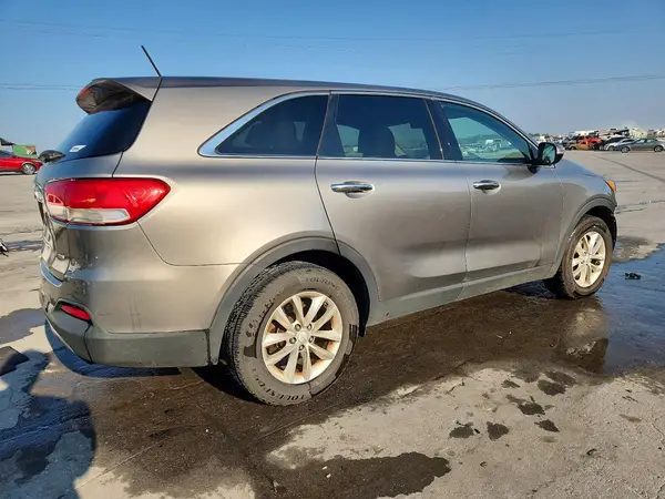 5XYPG4A33HG246850 — 2017 Kia Sorento, фото 3 с аукциона Copart 12.10.2026, Передняя часть