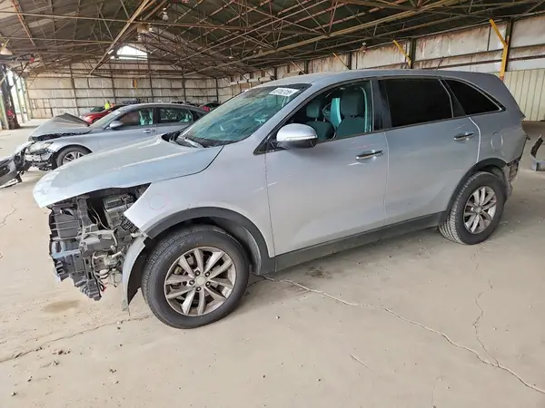 5XYPG4A31HG193985 — 2017 Kia Sorento, Задняя часть (Rear End), фото до ремонта