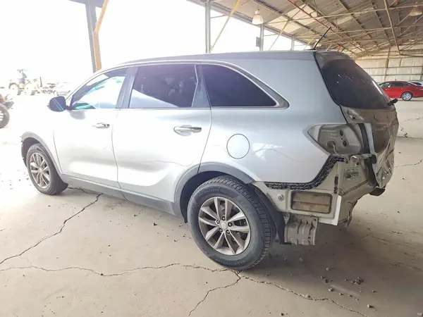 5XYPG4A31HG193985 — 2017 Kia Sorento, фото 2 с аукциона Copart 28.09.2026, Задняя часть