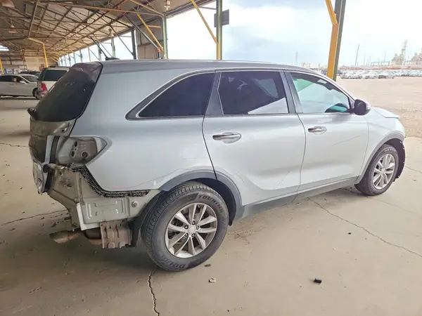 5XYPG4A31HG193985 — 2017 Kia Sorento, фото 3 с аукциона Copart 28.09.2026, Задняя часть