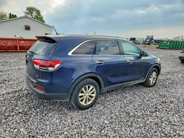 5XYPGDA5XHG195297 — 2017 Kia Sorento, фото 3 с аукциона Copart, Передняя часть