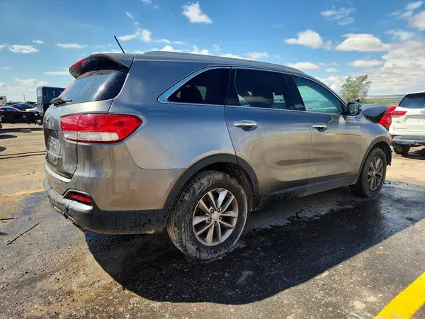 5XYPG4A3XHG282616 — 2017 Kia Sorento, фото 3 с аукциона Copart, Передняя часть