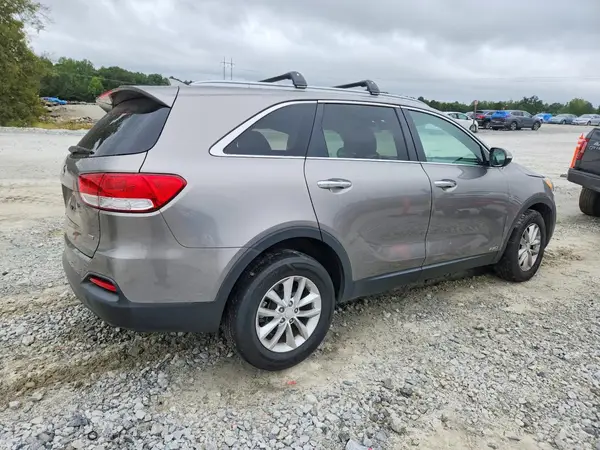 5XYPGDA39HG293834 — 2017 Kia Sorento, фото 3 с аукциона Copart, Передняя часть