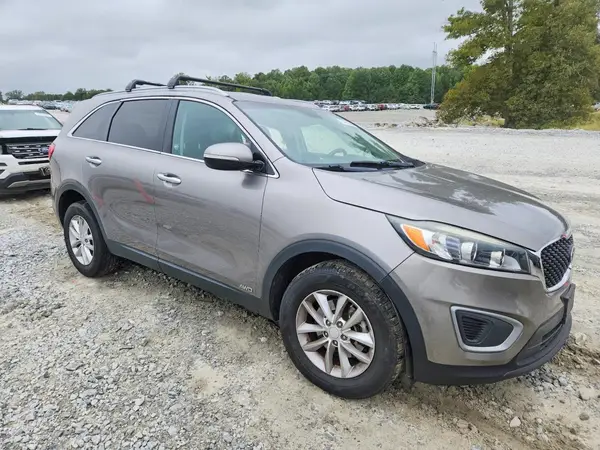 5XYPGDA39HG293834 — 2017 Kia Sorento, фото 4 с аукциона Copart, Передняя часть