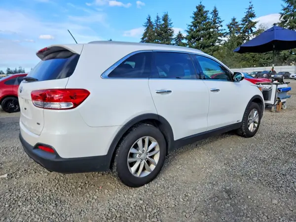 5XYPGDA39HG298869 — 2017 Kia Sorento, фото 3 с аукциона Copart, Передняя часть
