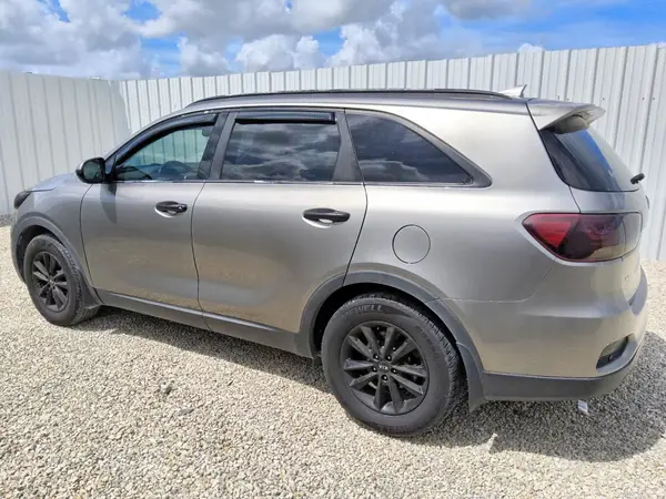 5XYPG4A3XKG531682 — 2019 Kia Sorento, фото 2 с аукциона Copart 29.09.2026, Мелкие вмятины и царапины