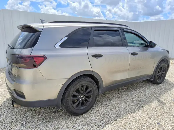 5XYPG4A3XKG531682 — 2019 Kia Sorento, фото 3 с аукциона Copart 29.09.2026, Мелкие вмятины и царапины