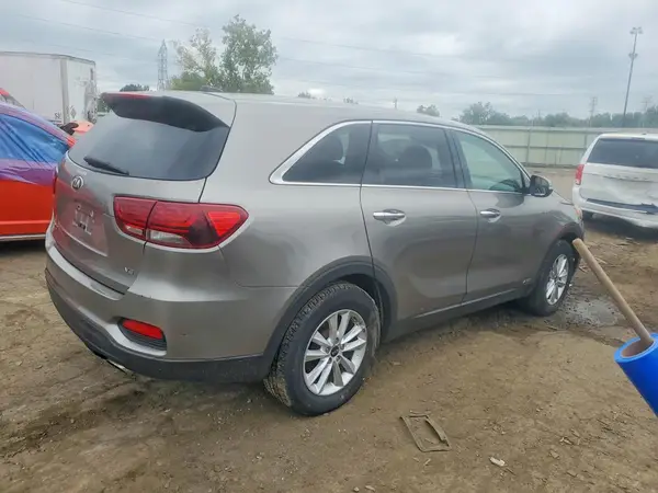 5XYPGDA5XKG551352 — 2019 Kia Sorento, фото 3 с аукциона Copart, Задняя часть