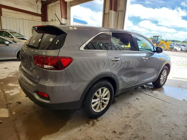 5XYPG4A39KG610695 — 2019 Kia Sorento, фото 3 с аукциона Copart, Повреждения снизу